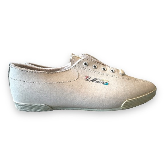 Vintage L.A. GEAR women's walking sneakers. - Picture 2 of 4